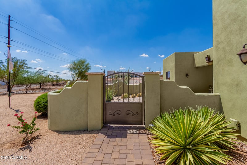 1012 Desert Hills Dr, Phoenix, AZ 85086