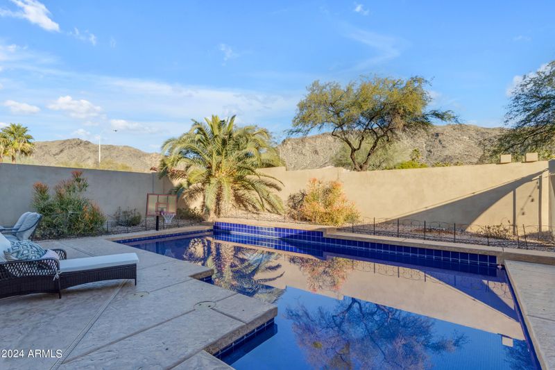1012 E Mountain Sage Dr, Phoenix, AZ 85048
