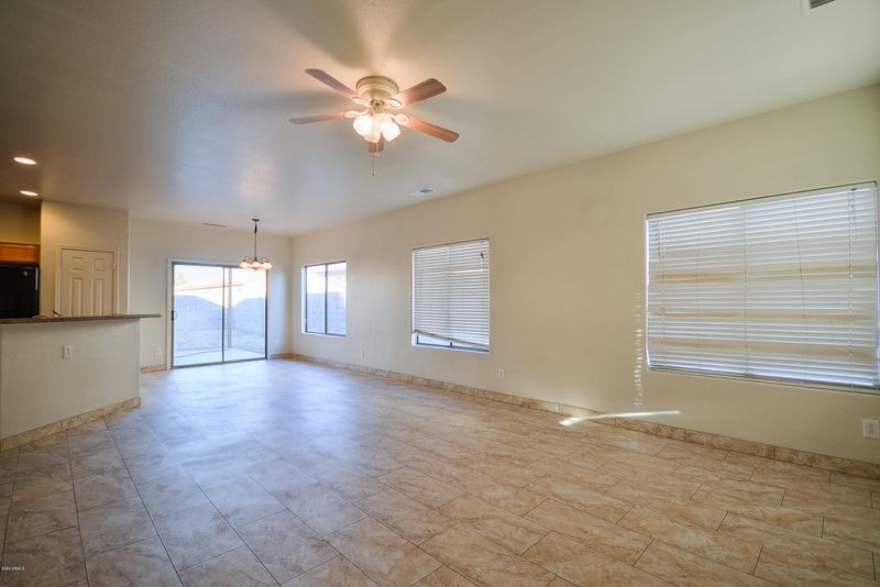 1013 S 6th Ave, Avondale, AZ 85323