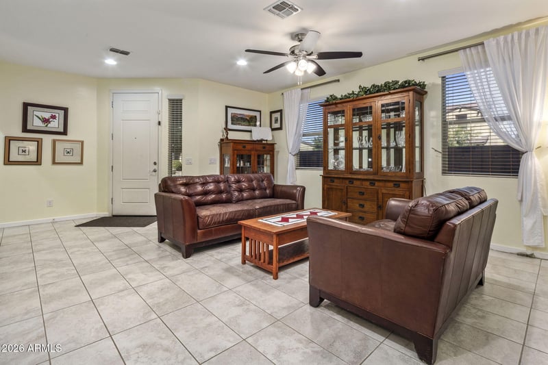 1013 Blue Ridge Dr, San Tan Valley, AZ 85140