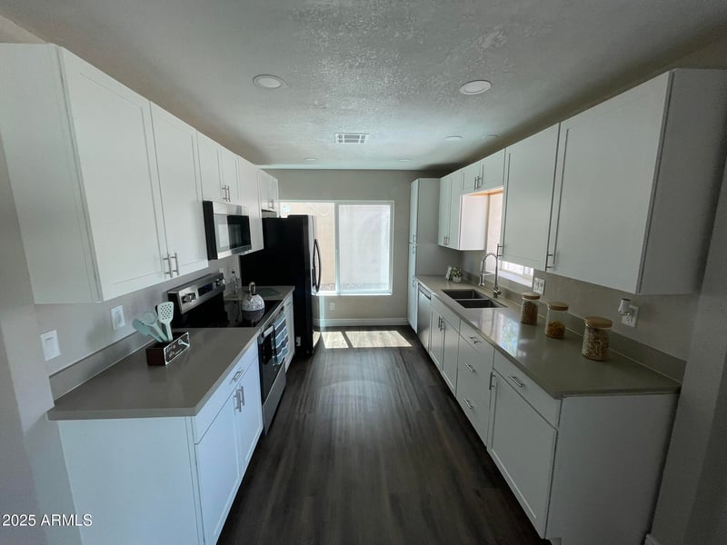10134 Orange Dr, Glendale, AZ 85307