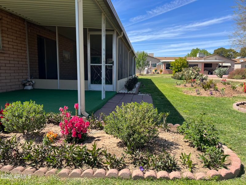 10135 N 96th Dr #B, Peoria, AZ 85345