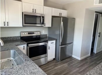 1014 Bendix Dr, Tempe, AZ 85283