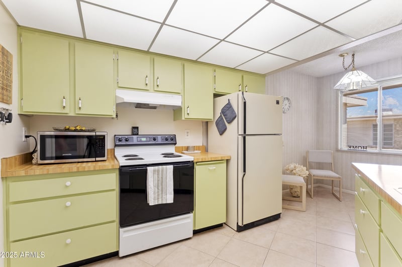 10140 Campana Dr, Sun City, AZ 85351