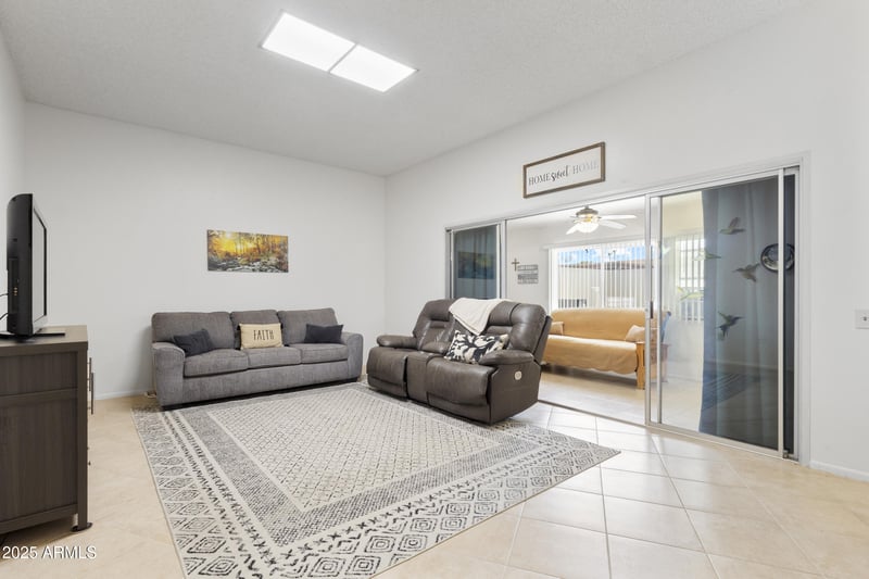 10140 Campana Dr, Sun City, AZ 85351
