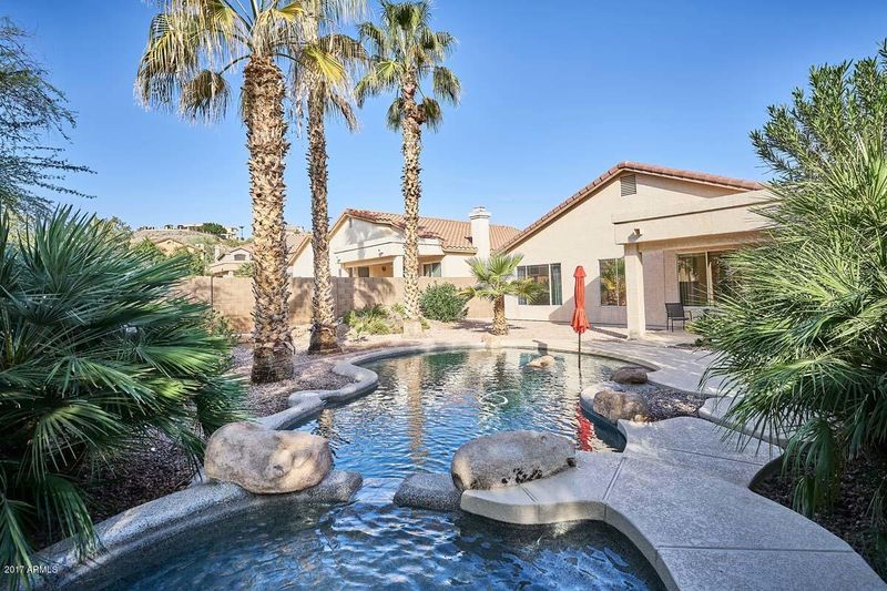1015 E Amberwood Dr, Phoenix, AZ 85048
