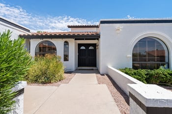 1015 E Country Gables Dr, Phoenix, AZ 85022