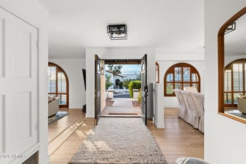 1015 E Country Gables Dr, Phoenix, AZ 85022