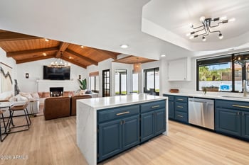1015 E Country Gables Dr, Phoenix, AZ 85022