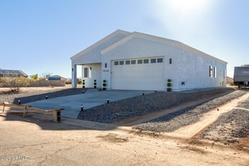 10153 Wenden Dr, Arizona City, AZ 85123