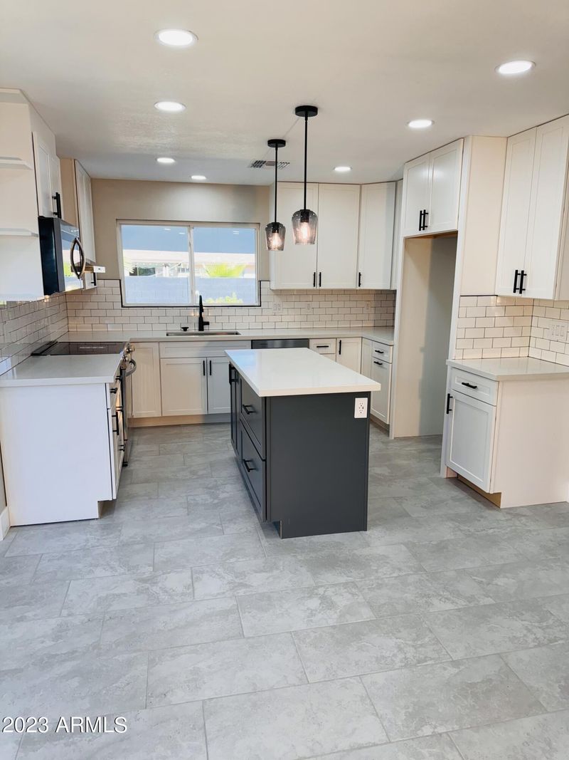 1016 E Greenway St, Mesa, AZ 85203