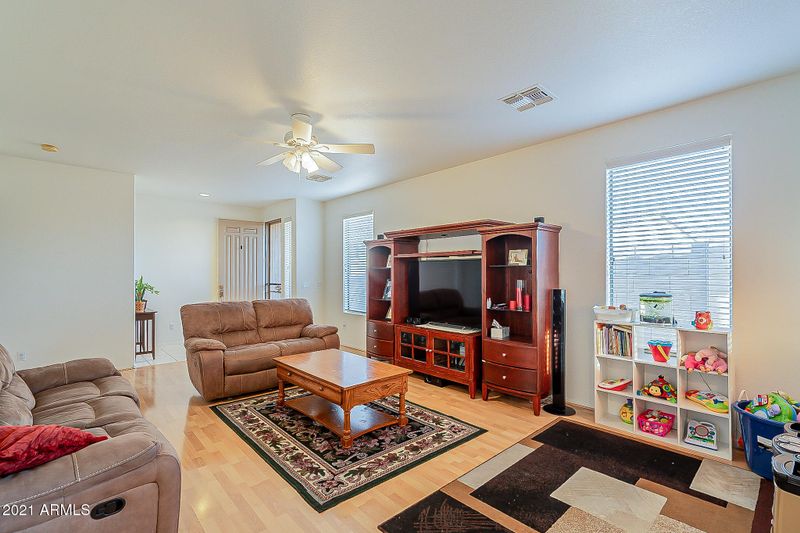 1016 S Hazel Ct, Gilbert, AZ 85296