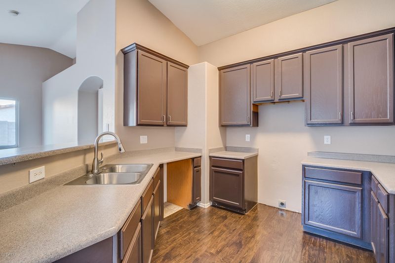 1017 E Grenadine Rd, Phoenix, AZ 85040