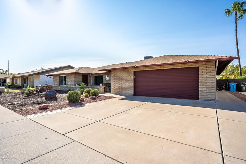 1017 E Morrow Dr, Phoenix, AZ 85024