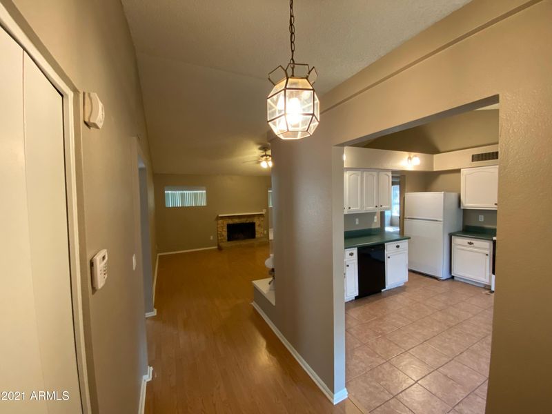 1017 E Utopia Rd, Phoenix, AZ 85024