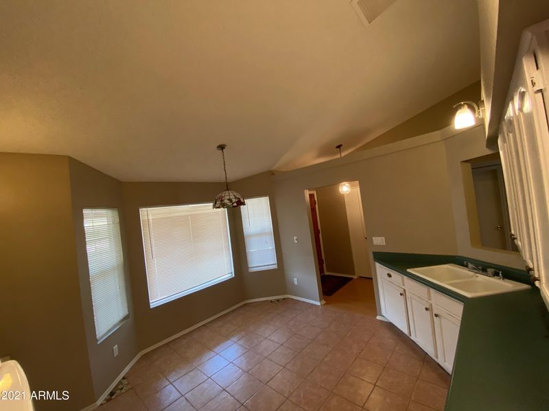 1017 E Utopia Rd, Phoenix, AZ 85024