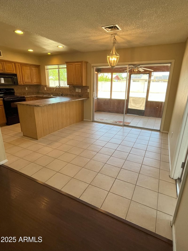 1018 Helena Dr, Phoenix, AZ 85023