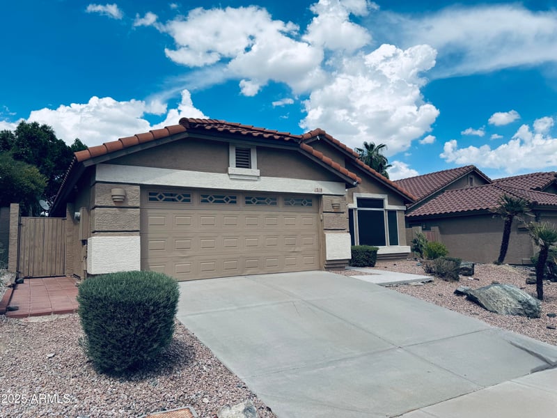 1018 Hiddenview Dr, Phoenix, AZ 85048