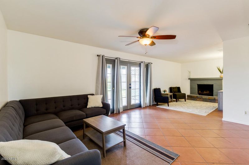 1018 W Campo Bello Dr, Phoenix, AZ 85023