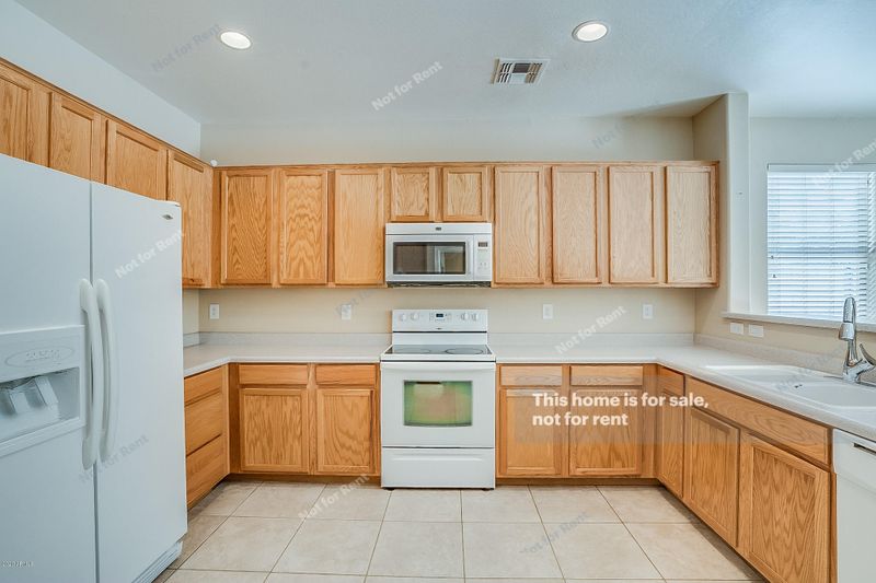 1019 E Nickleback St, San Tan Valley, AZ 85143