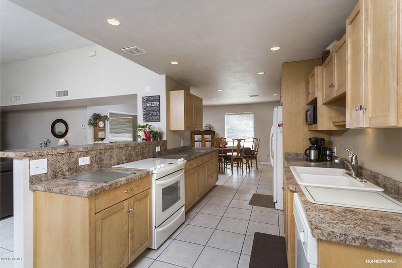102 E Waltann Ln, Phoenix, AZ 85022