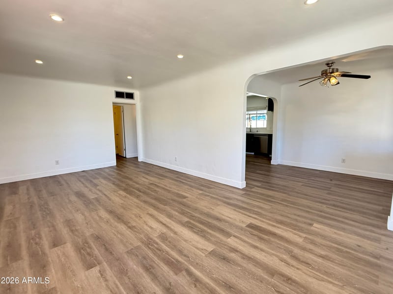 102 8th Pl, Mesa, AZ 85201
