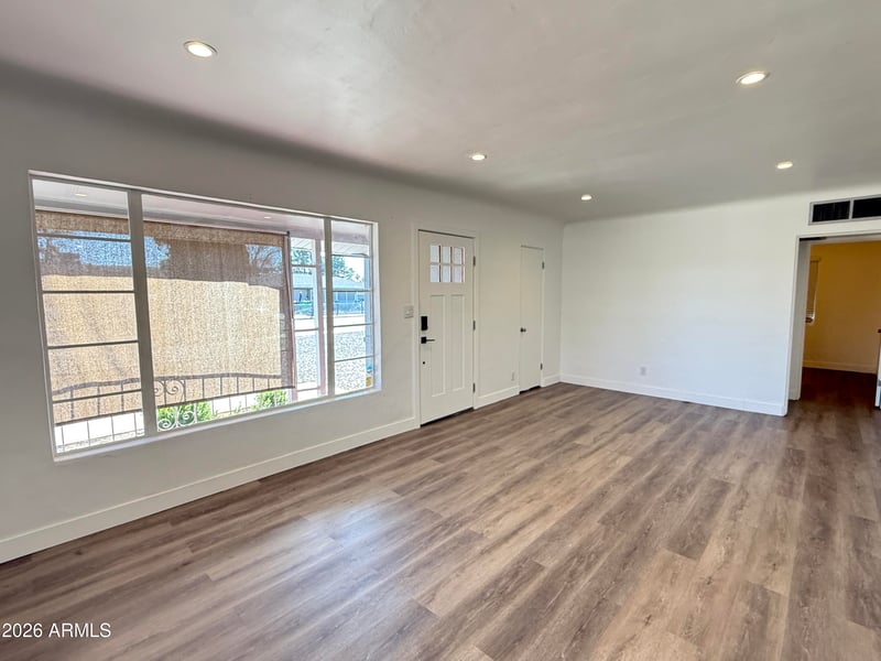 102 8th Pl, Mesa, AZ 85201