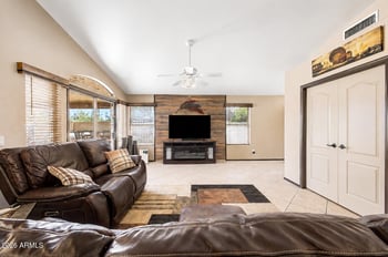 102 W Morrow Dr, Phoenix, AZ 85027