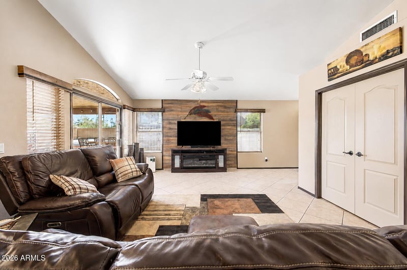 102 W Morrow Dr, Phoenix, AZ 85027