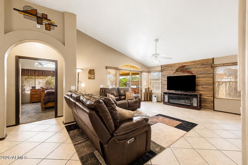 102 W Morrow Dr, Phoenix, AZ 85027