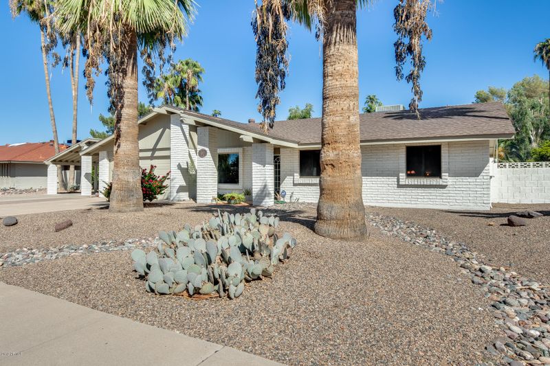 102 W Waltann Ln, Phoenix, AZ 85023