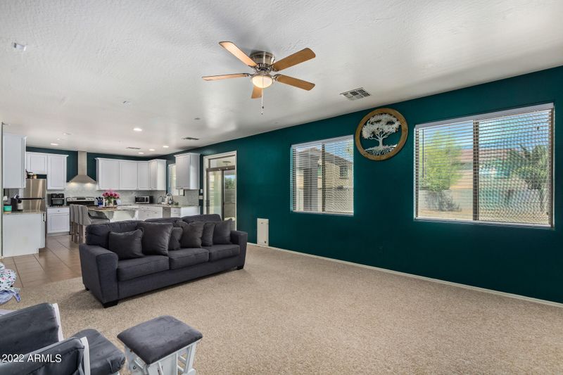 1020 E Nickleback St, San Tan Valley, AZ 85143