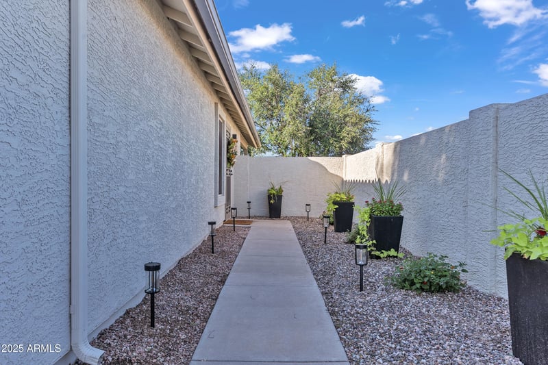 1020 Myrna Ln, Tempe, AZ 85284