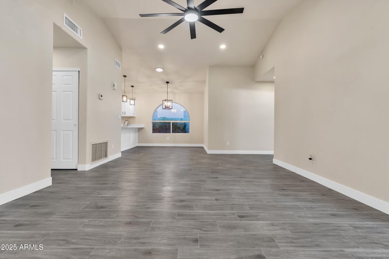 1020 Myrna Ln, Tempe, AZ 85284