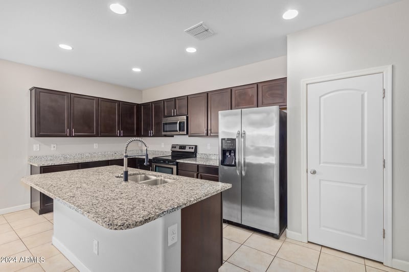 1020 W Indigo St, Mesa, AZ 85201