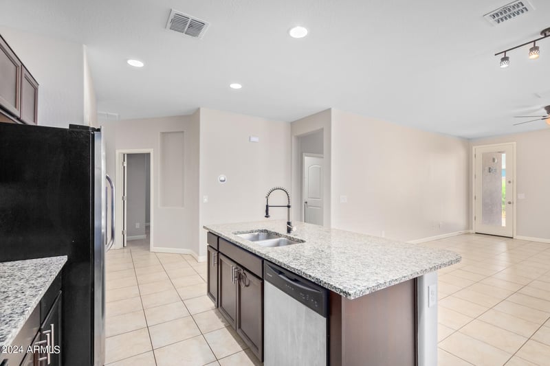 1020 W Indigo St, Mesa, AZ 85201