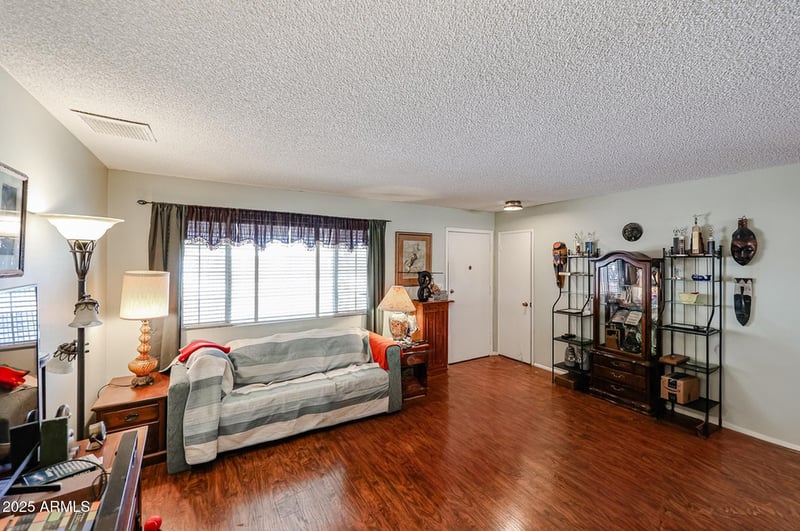 10201 Caron Dr, Sun City, AZ 85351