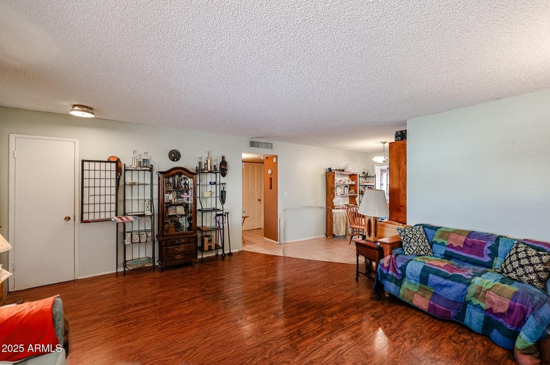 10201 Caron Dr, Sun City, AZ 85351