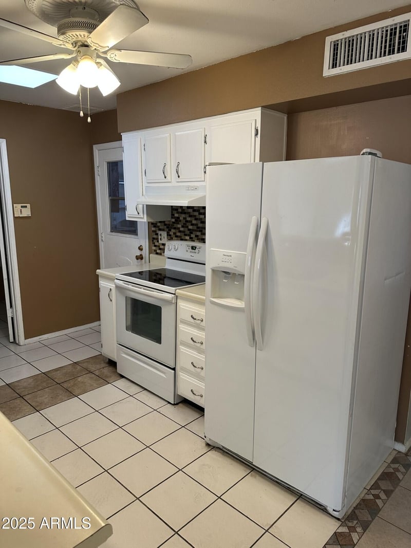 10201 Caron Dr, Sun City, AZ 85351