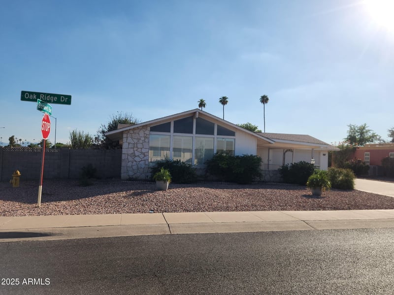 10201 Oak Ridge Dr, Sun City, AZ 85351