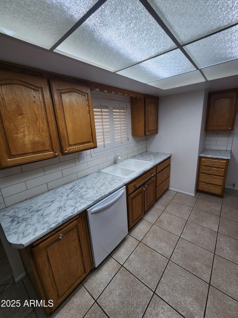 10201 Oak Ridge Dr, Sun City, AZ 85351