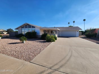 10201 Oak Ridge Dr, Sun City, AZ 85351