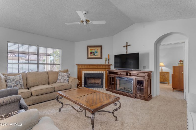 10203 N 54th Ln, Glendale, AZ 85302