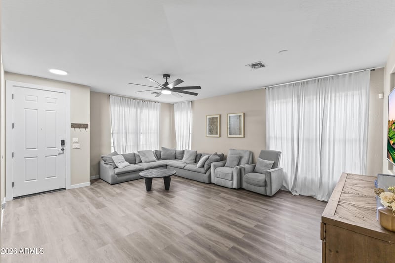 10203 W Albeniz Pl, Tolleson, AZ 85353