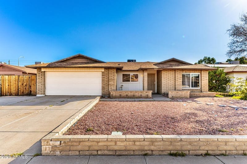 10207 51st Dr, Glendale, AZ 85302