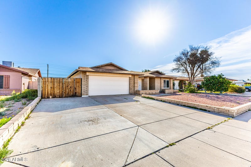 10207 51st Dr, Glendale, AZ 85302