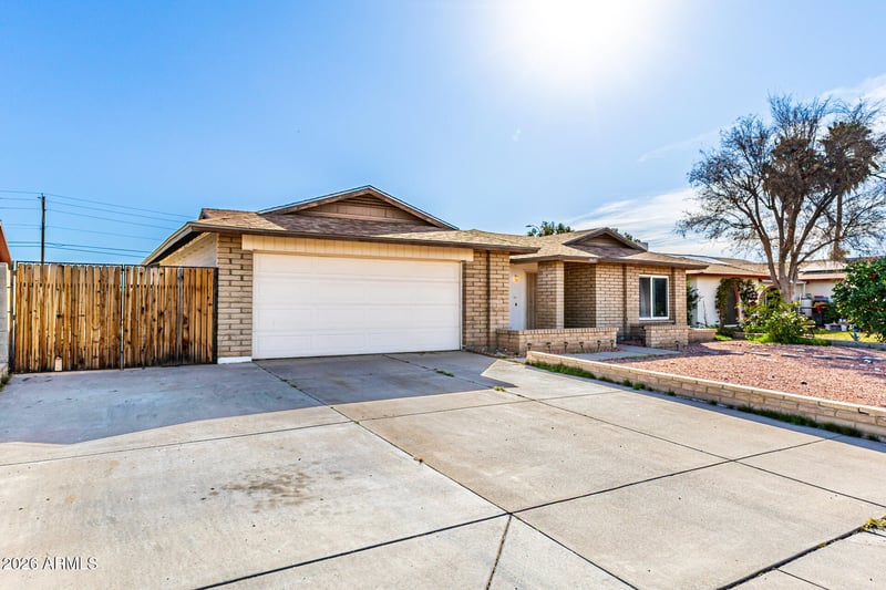 10207 51st Dr, Glendale, AZ 85302