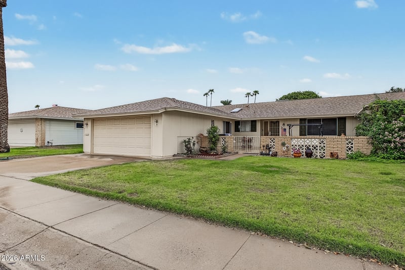 10208 W Kingswood Cir, Sun City, AZ 85351