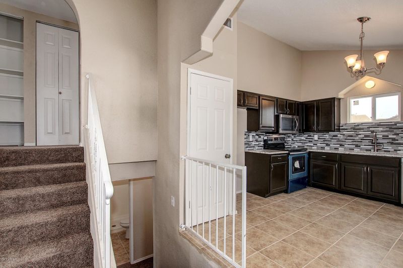 1021 E Chipman Rd, Phoenix, AZ 85040