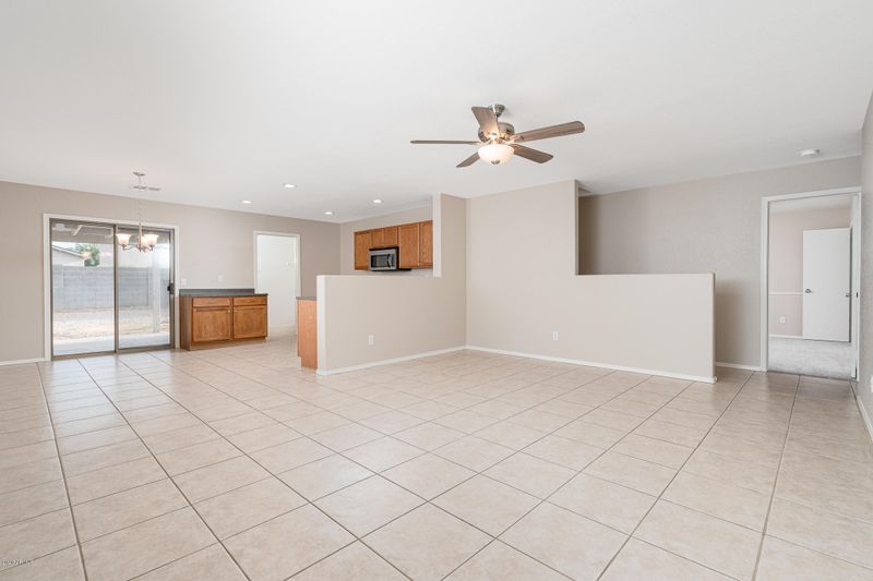 1021 E Desert Rose Trl, San Tan Valley, AZ 85143